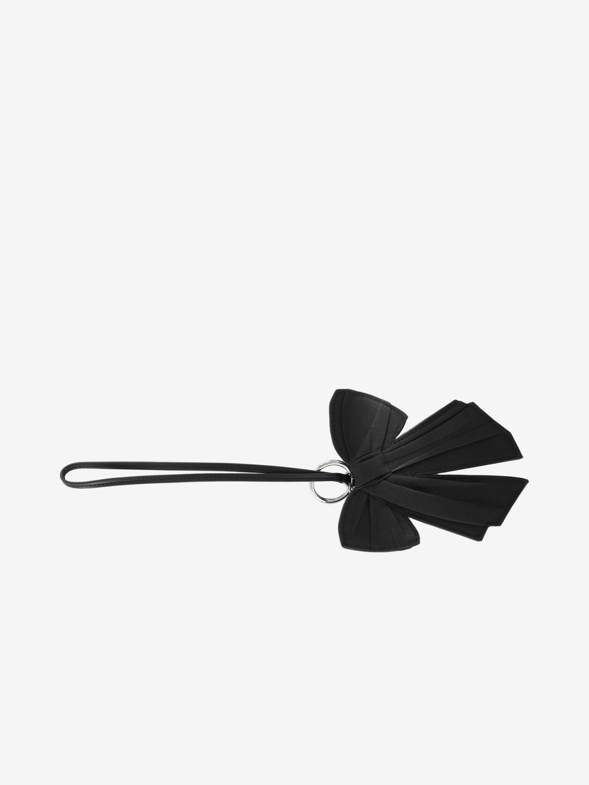 Black accessories, front view