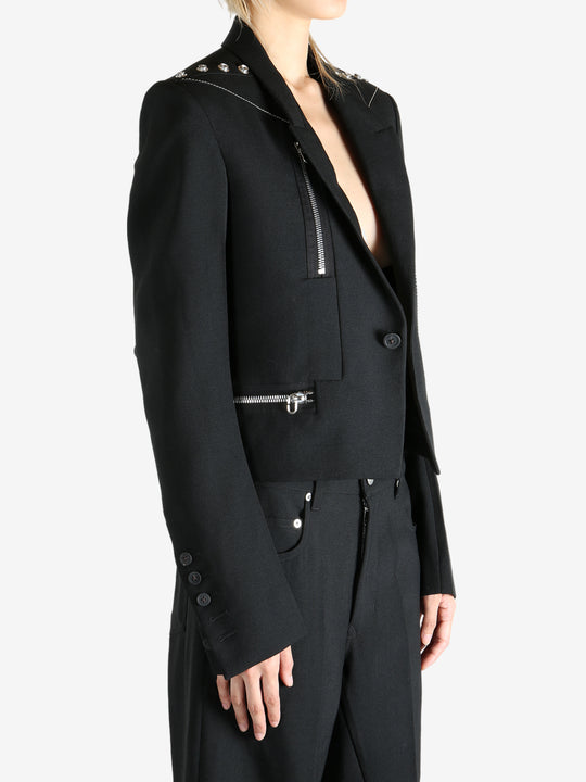 Black jacket worn by a person, showing the  jacket fit