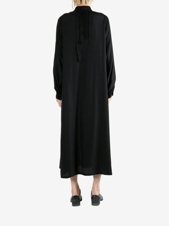 Black shirt, full body view