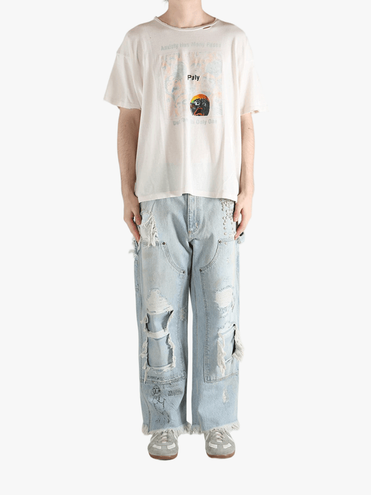 White t-shirt, full body view