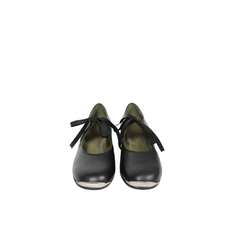 Black shoes, front view
