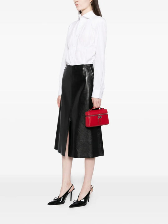 Red bag, full body view