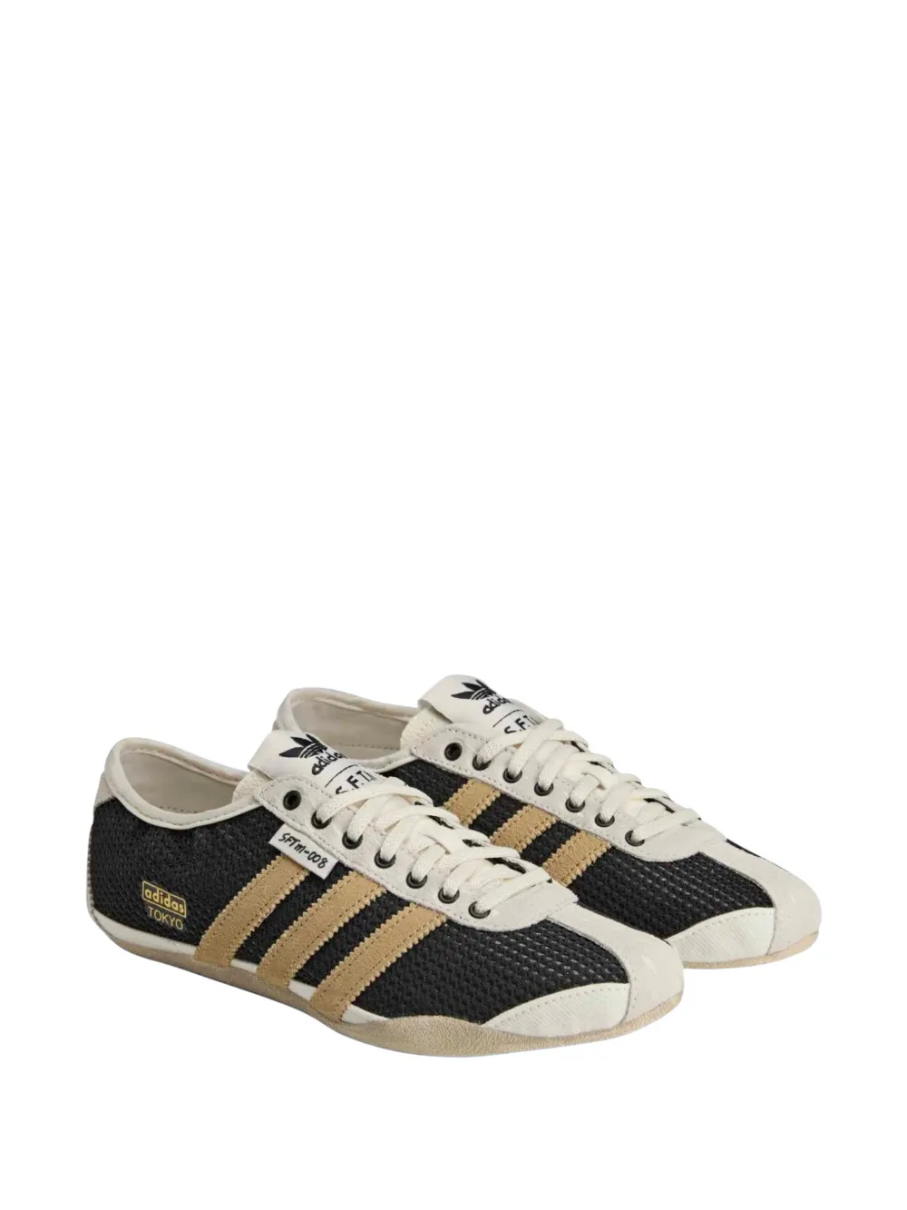 Black shoes, front view