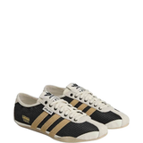 Black shoes, front view