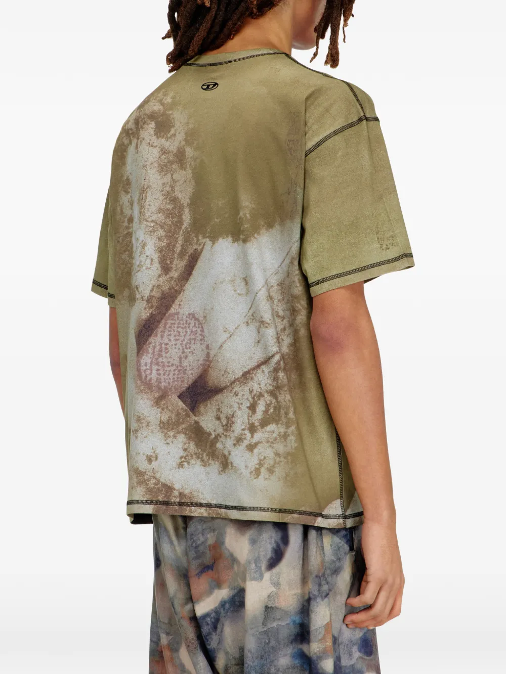 green t-shirts worn by a person, showing the tops fit