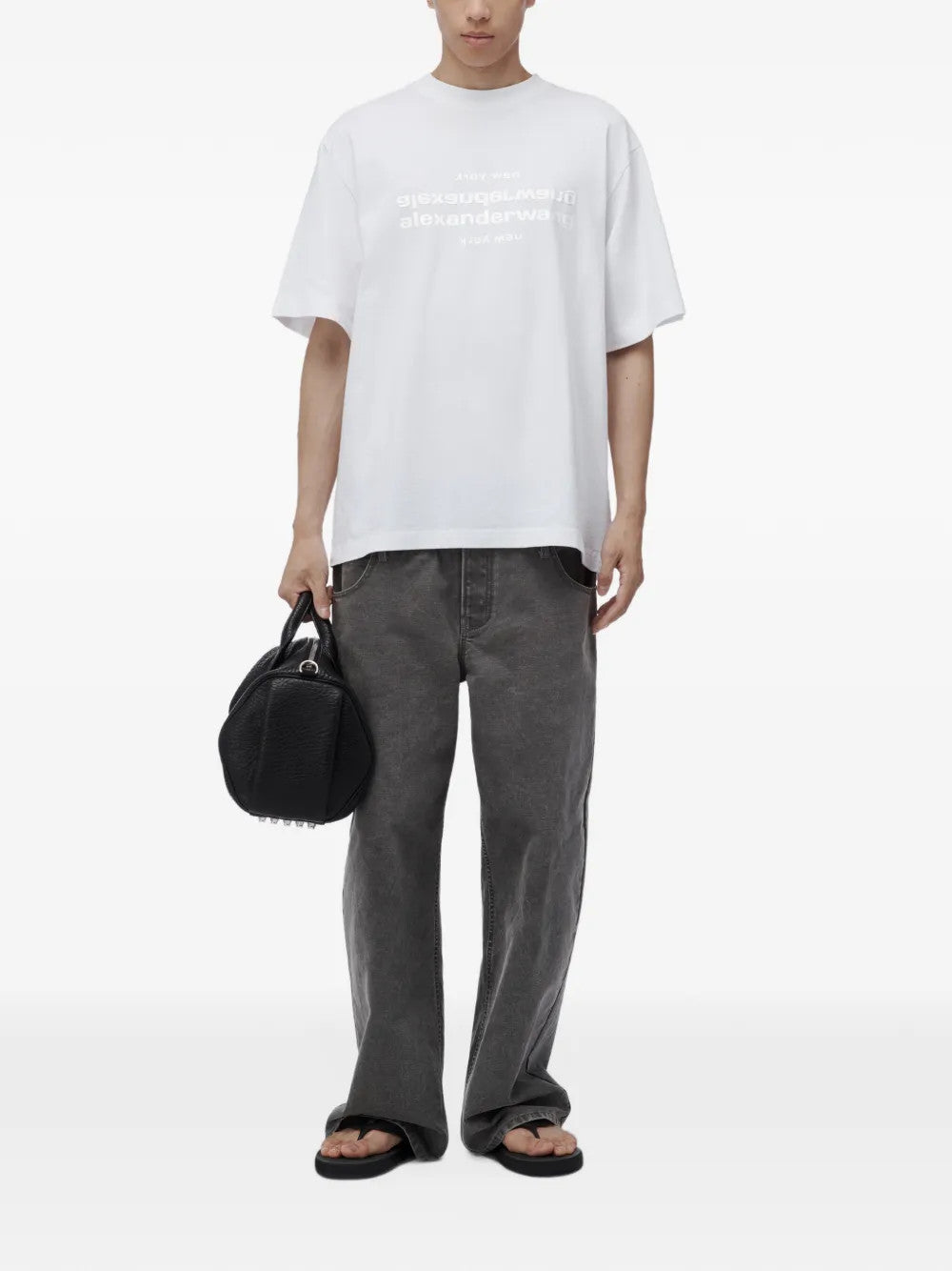 White t-shirt, full body view