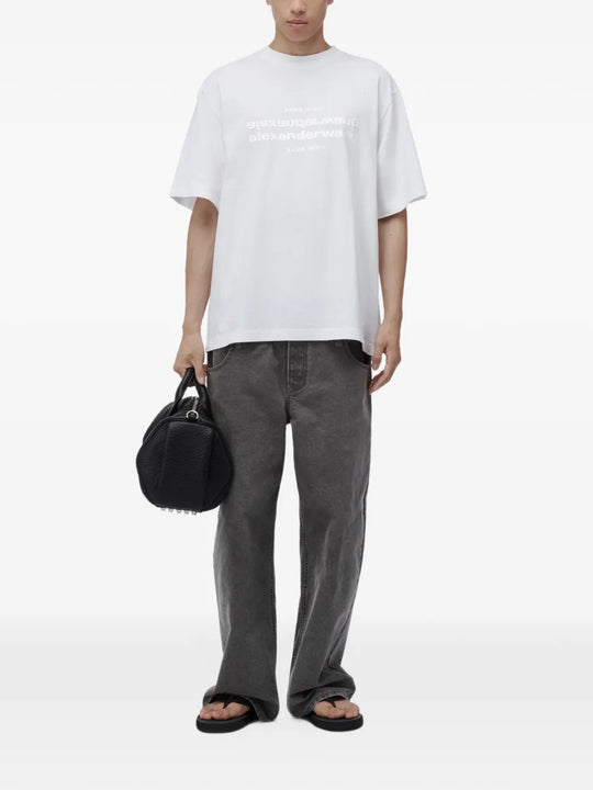 White t-shirt, full body view