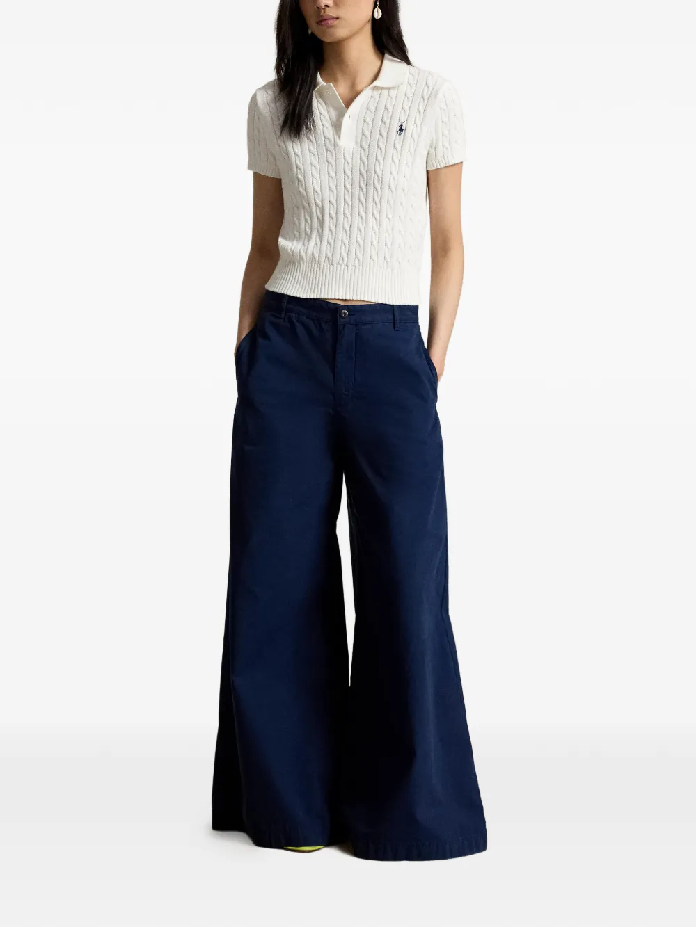 White t-shirt,full body view