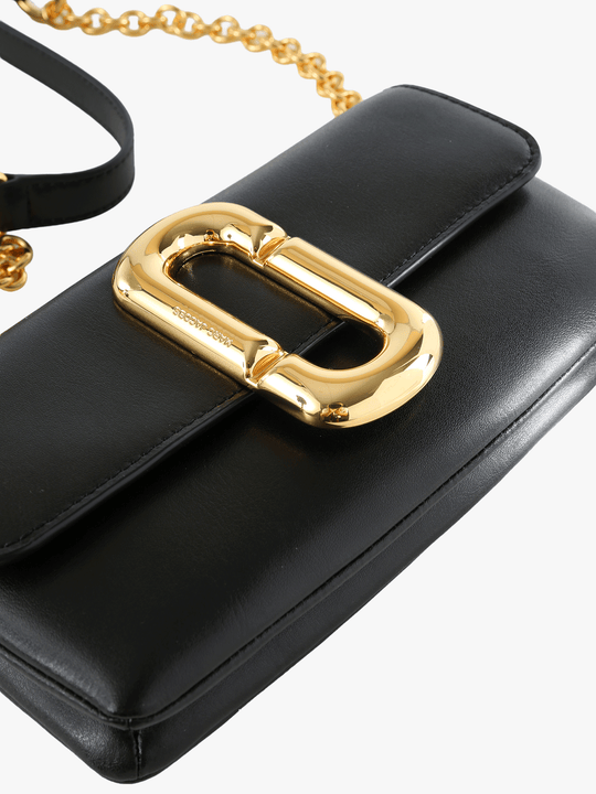 Black accessories, front view