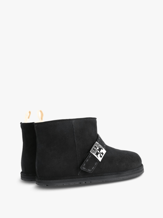 Black boots, front view