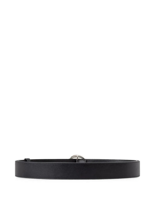 Black accessories, front view