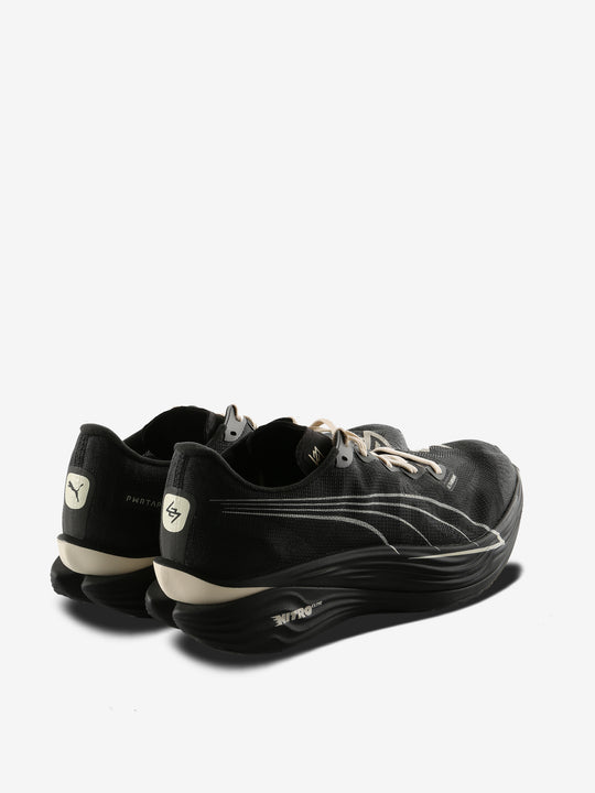 Black sneakers,back view