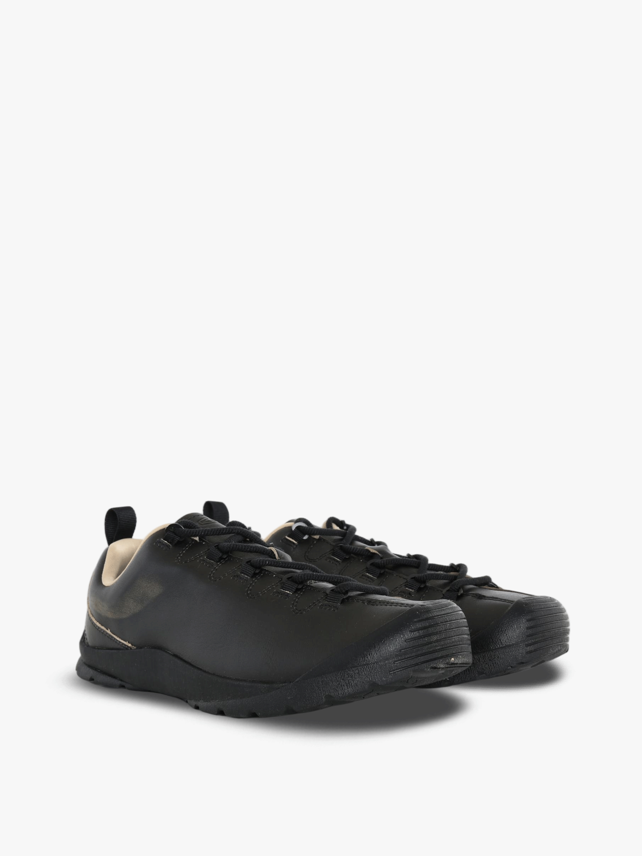 Black shoes, front view
