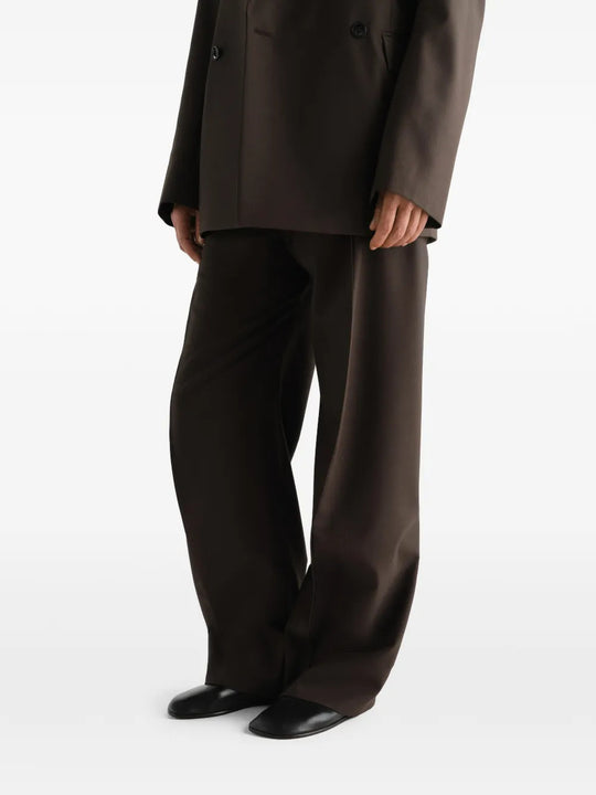 Black shoes, full body view