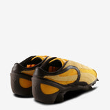 Yellow shoes,back view