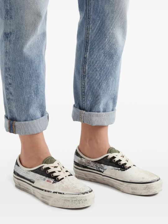 Black shoes, front view