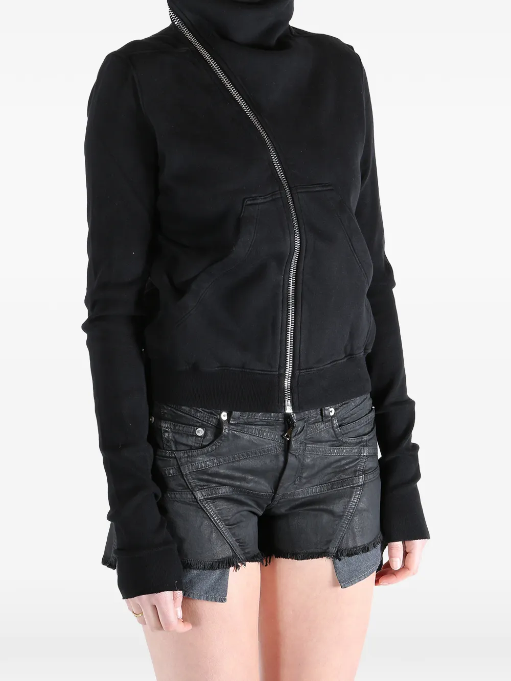 Black sweat worn by a person, showing the sweat fit