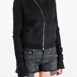 Black sweat worn by a person, showing the sweat fit