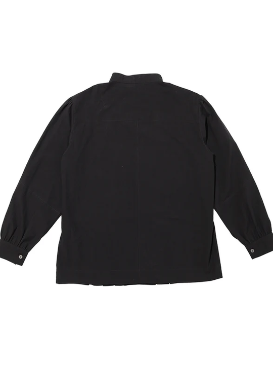 Black shirt, back view