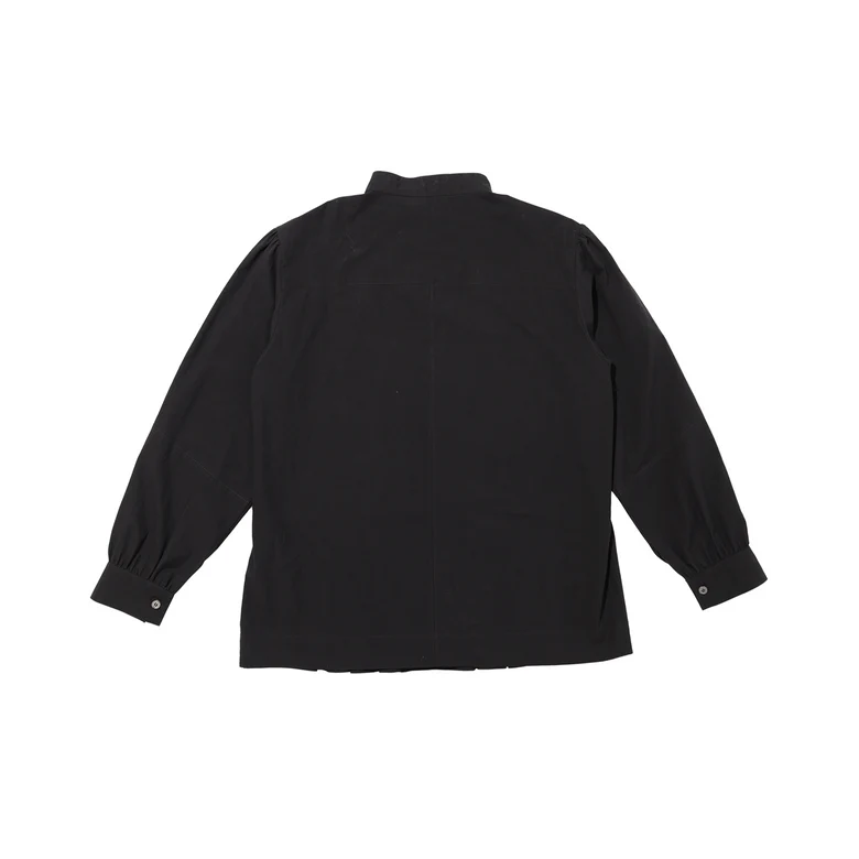 Black shirt, back view