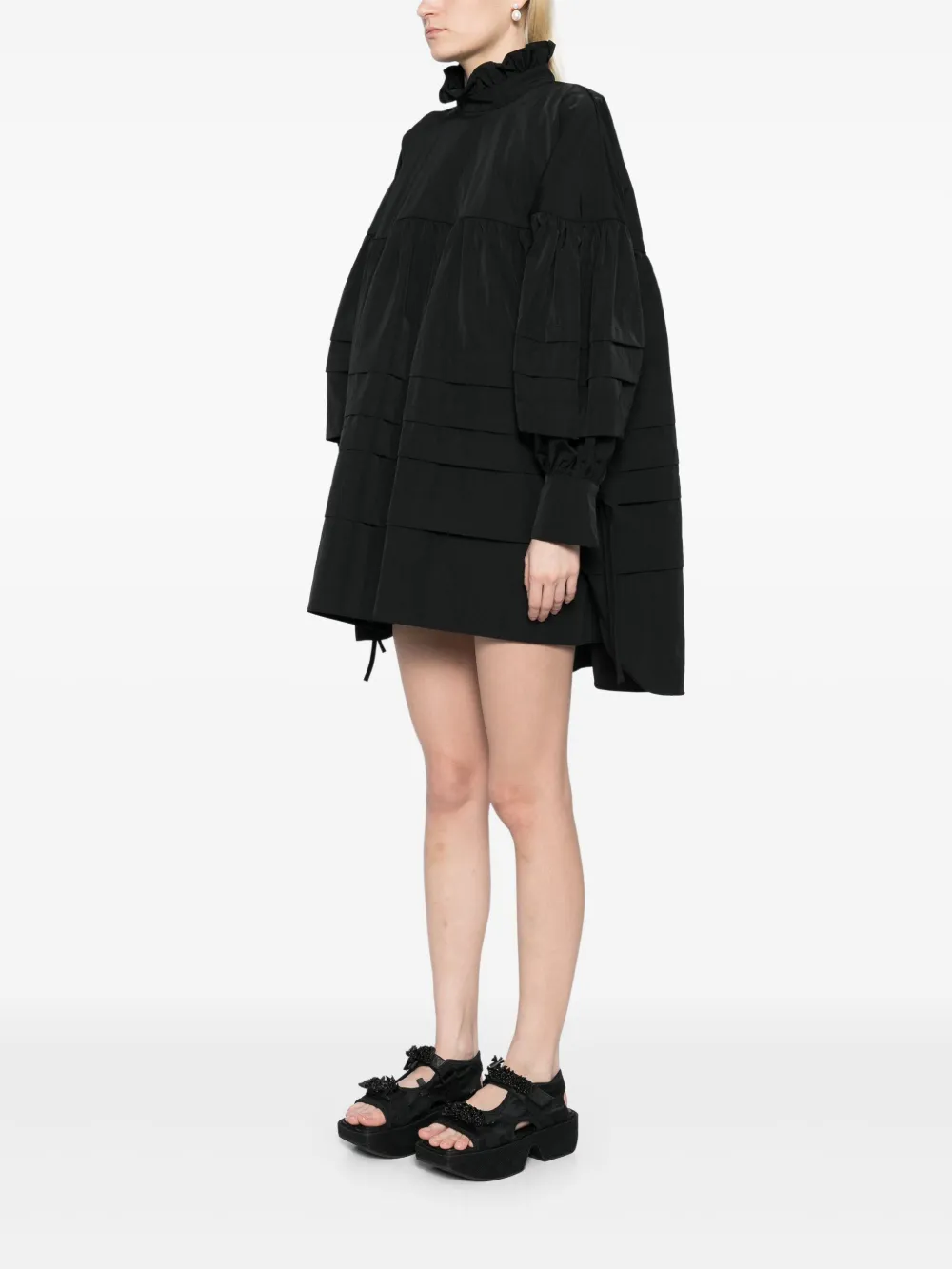 Black dress,full body view