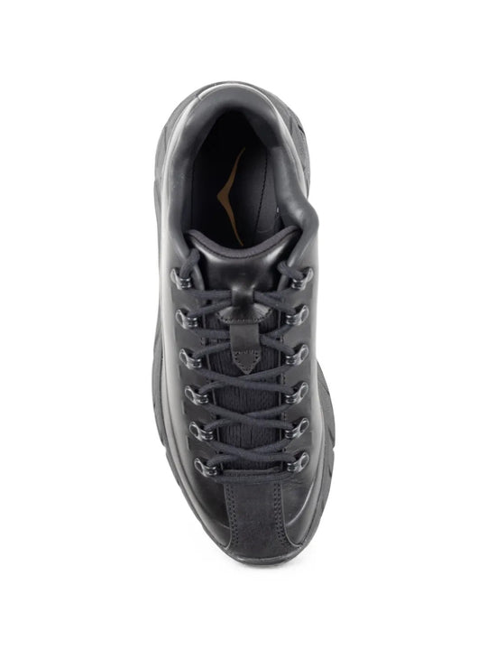 Black shoes, front view