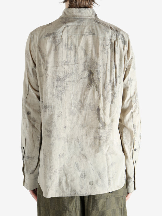 green shirts worn by a person, showing the shirts  fit