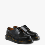 Black shoes, front view