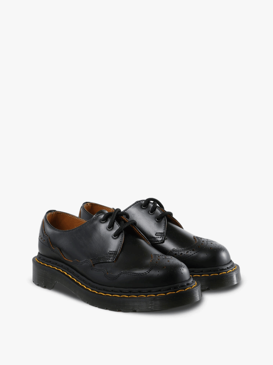 Black shoes, front view