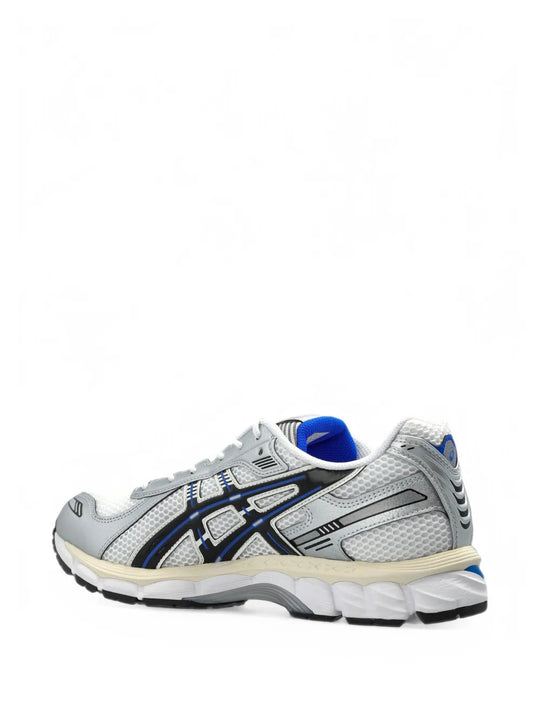White shoes, front view