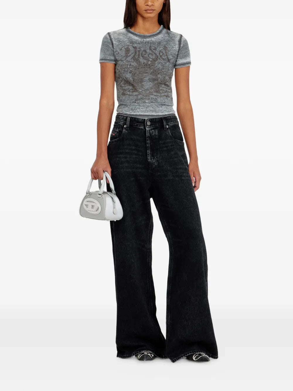 Grey t-shirt, full body view