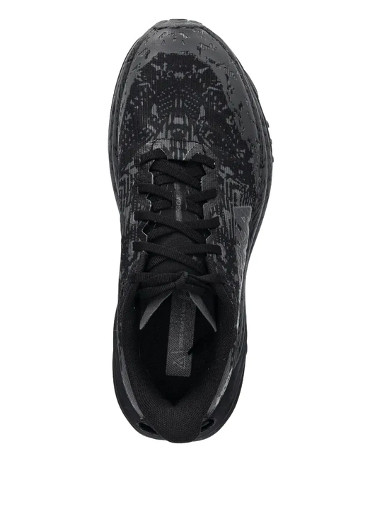 Black shoes, front view