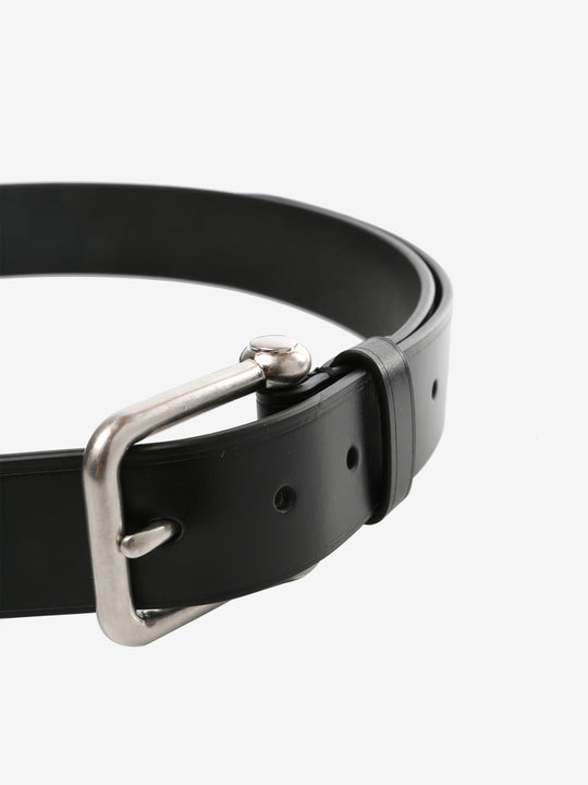 Close up of black belt, showing texture of the fabric