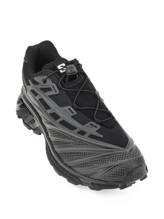 Black shoes, front view