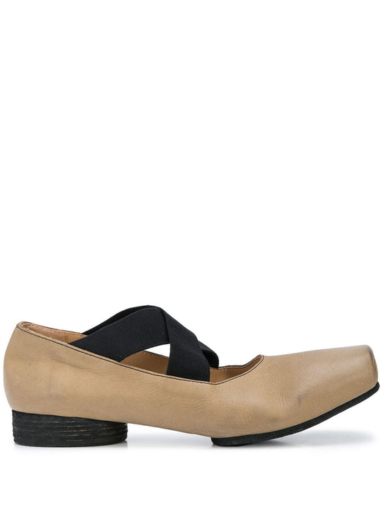 Brown shoes, front view