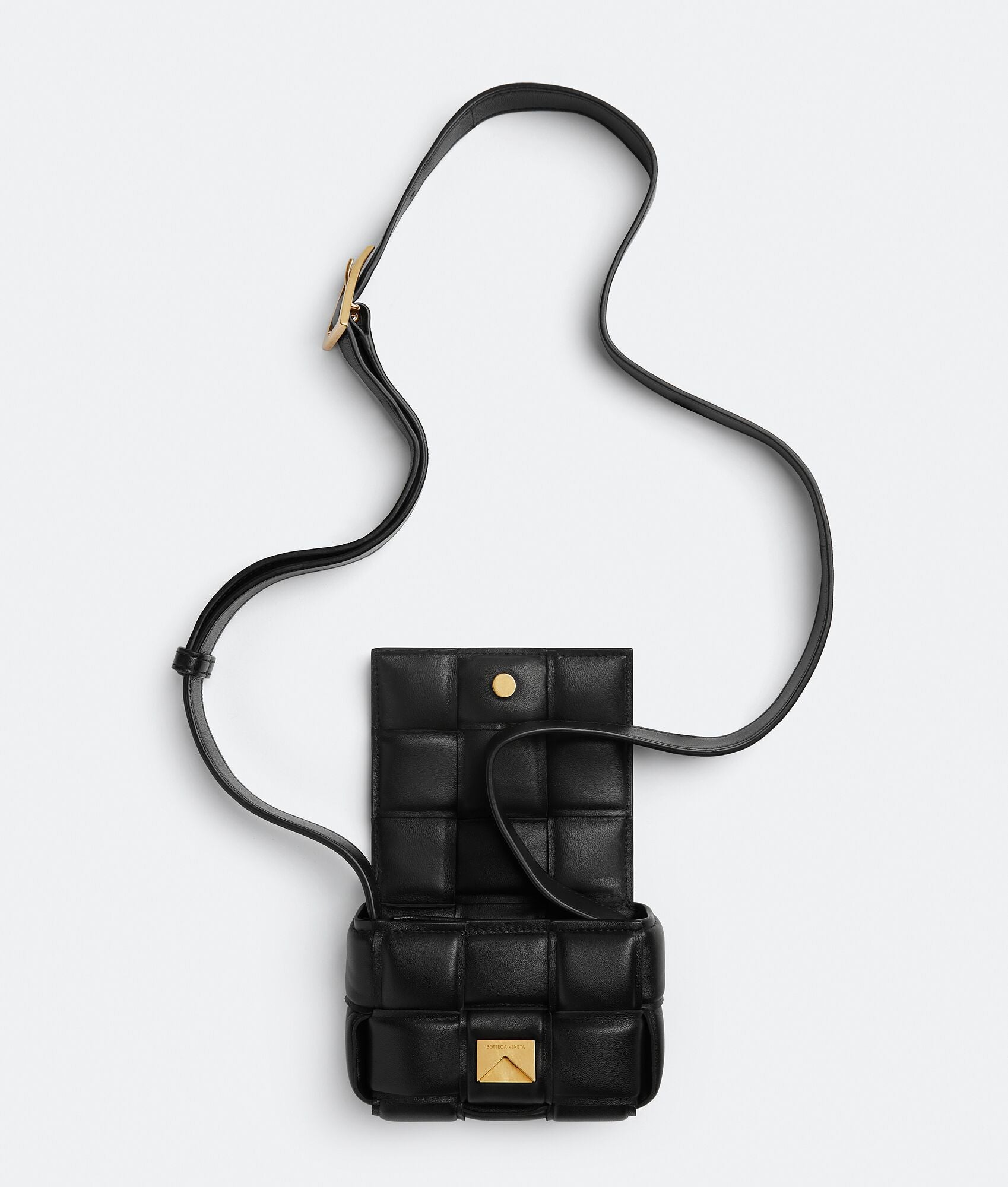 バッグ BOTTEGA VENETA CANDY CASSETTE PADDED BAG Padded Tech Cassette Small shoulder bag in black - Bottega